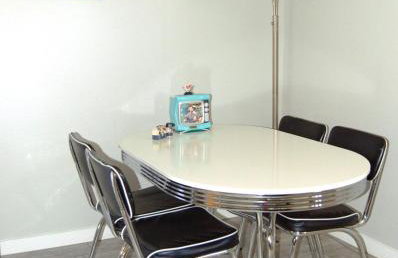 Take it back to simple times with this Retro Retreat! - Foto 3