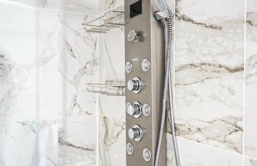 Lilburn Gateway with Game Loft, Fire Pit, Stone Mountain - Foto 45