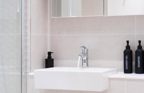 Stylish 2 BDR Apartment By Torr Property Group Short Lets & Serviced Accommodation With Free WiFi Central Manchester - Foto 34