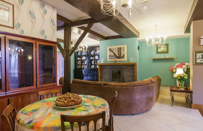 Spacious House With Heated Pool and Sauna - Photo 24