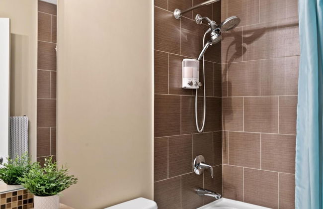 Modern DT Condo Balcony Parking Gym Hot Tub - Foto 50