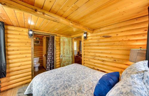 Cozy Farm Cabin - 9 Mi to Trout Creek! - Foto 13