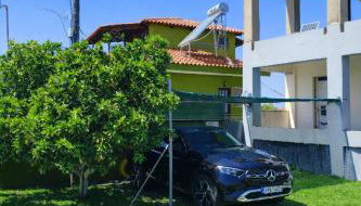 Takis' Attic - Photo 3