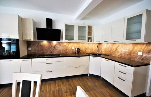 New Villa with Pool - Foto 27