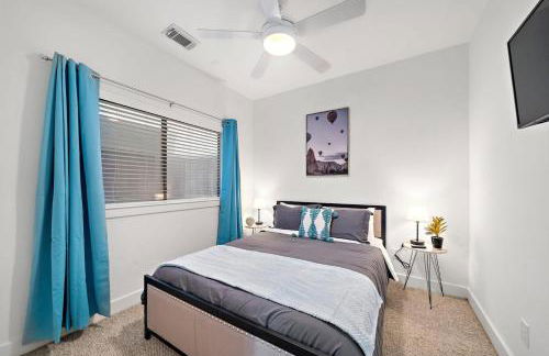 Houston Getaway by Downtown Pool Table Pets - Photo 22