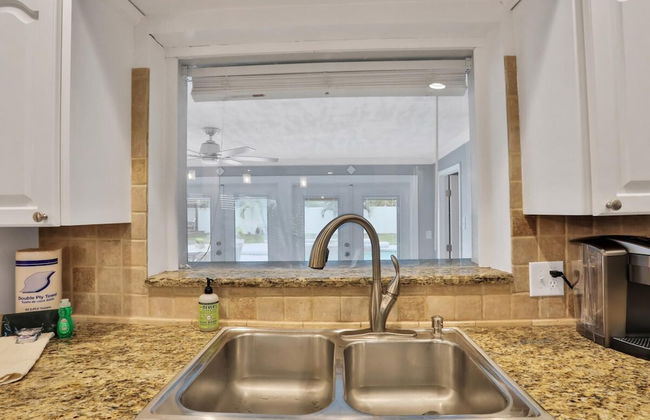 Kiss the Wave - Spacious 4BR 3BA w Pool hot tub - Foto 14