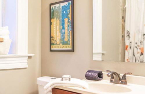 Lovely 4BR Shaw Family Home Garage ABODEbucks - Photo 35