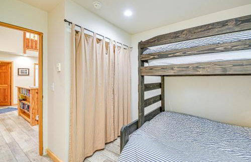 Port Orchard Lakefront Cabin with Fire Pit and Grill! - Foto 15