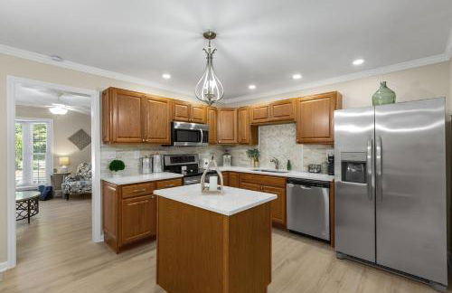 Coastal Home with Inground Pool - Foto 3