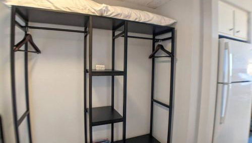 Cute Cedar Lodge Studio with Balcony & Lake Views! - Foto 4