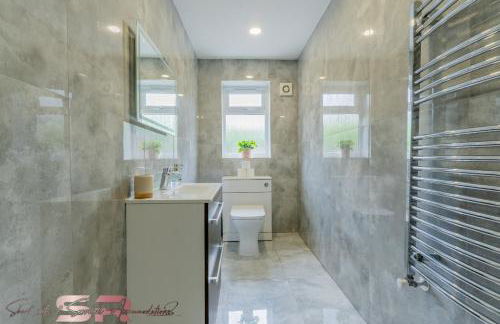 Comfortable 1-Bed House, Sleeps 4, Fast Wi-Fi with Private Garden and Free Parking - Foto 8