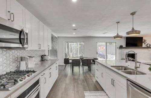 Luxury Home with 5 Bedrooms and Private Pool - Foto 24