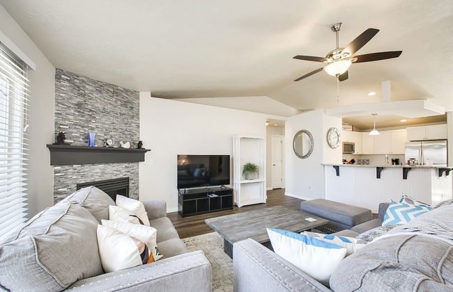 True Blue Family Home - Photo 12