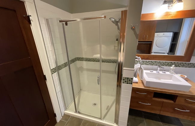 Chalet Au Bon Pain by Fernie Lodging CO - Photo 11