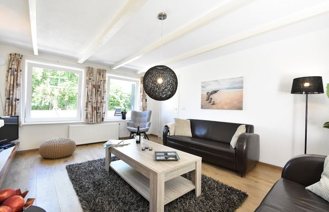 Cozy Holiday Home in Zonnemaire Near Lakebeach - Photo 31