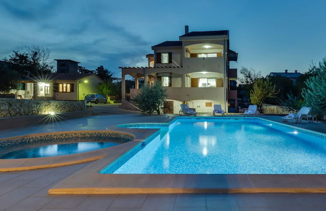 Spacious Holiday Home With Swimming Pool - Foto 36