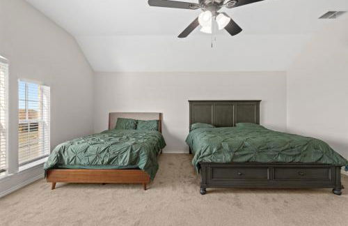 Spacious 5-bedroom villa in welcoming Burleson with WiFi, AC - Foto 58