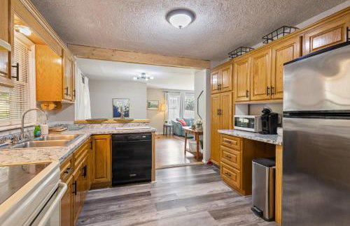 The Magnolia Manor 4BR Greenway Retreat - Photo 18