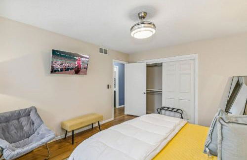 Kings, 75" TV & Backyard Fun - NearWesley - Foto 27