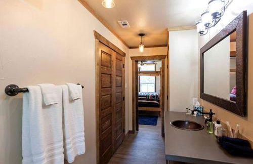 Two-Bedroom Cabin Rental with Fully Equipped Kitchen near Fredericksburg, Texas - Foto 15