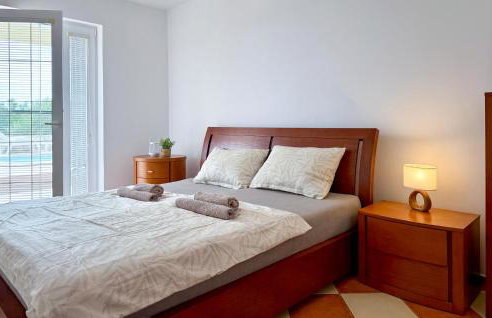 2 Bedroom Amazing Apartment In Labin - Foto 21