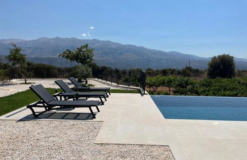 Villa Recluso-3 bd luxury country villa, huge heated pool with hydromassage, individual bbq & large yard, mountain view - Photo 40