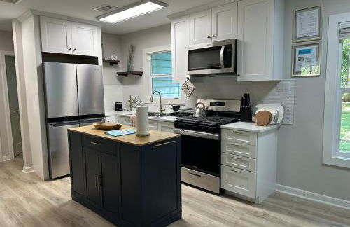 The Blue House- Backyard, grill, pets welcome - Foto 17