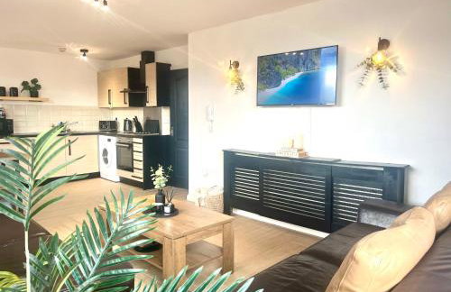 Spacious 3BR City Centre Apartment Free Parking - Photo 2