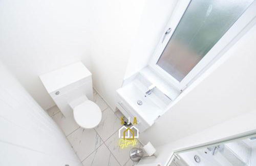 Affleck Stay 2 - SJA Stays - Modern 2 Bed Apartment - Photo 17