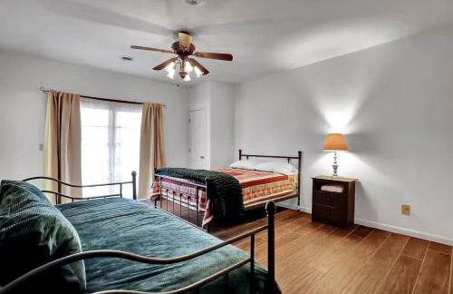 5 Bedroom Suites Hot Tub Jacuzzi Tub & Game Room - Photo 47