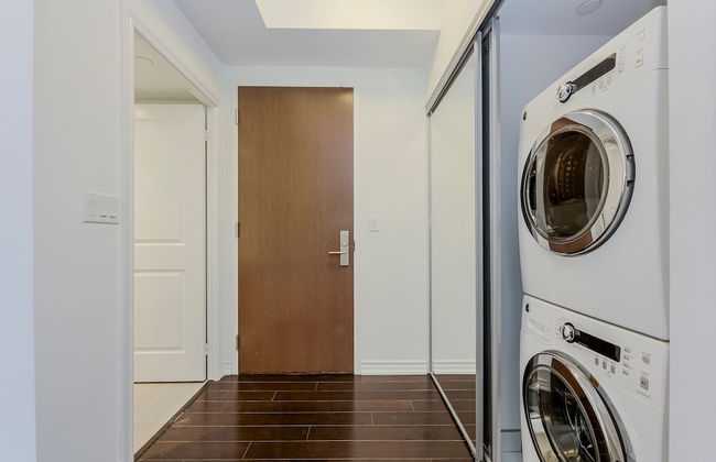 Downtown Toronto 2 Bedroom 2 Bath Suite Near Business District, U of T, Hospital - Foto 9