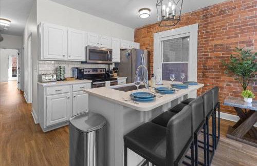 Steps Away From Mass Ave in Heart of Indy with Balcony - Foto 15