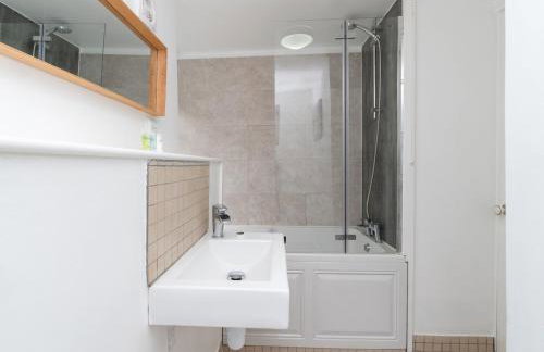 Lovely 1 bed apartment with free parking - Pass the Keys - Photo 21