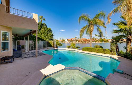 Lakefront Living! Huge Phoenix Home with Pool Table - Foto 28