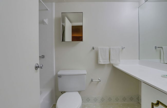 Modern Apt Near Airport & Metro - Photo 45