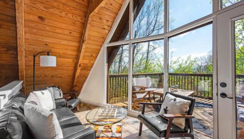 Charming A-Frame Cabin w Hot Tub & Mountain Views - Foto 2