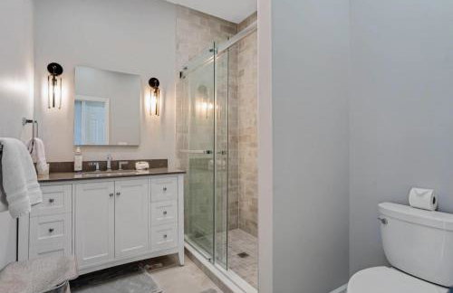 Queen Vic Beach House: 5 Mins to Vineyards & Farmstands - Foto 17