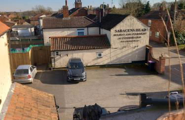 Saracens Head above the pub near Chaple st Leonards - Foto 51