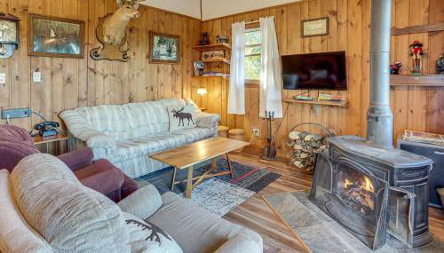 7 Mi to Main Street Cabin with Deck in Stanley! - Photo 5