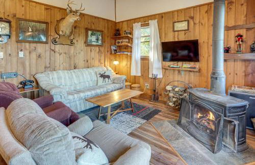 7 Mi to Main Street Cabin with Deck in Stanley! - Photo 5