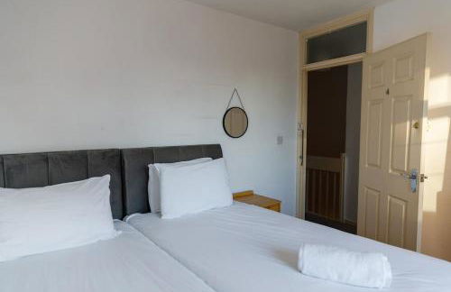 5 Bed Townhouse with Garden & Parking by BrumStay UK - Foto 21