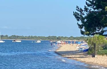 Aux pieds des plages, du port, de la piste cyclable et des commerces de proximité, un studio au dernier étage avec une vue panoramique sur le Bassin d'Arcachon, entièrement rénové, dans une résidence avec piscine - Foto 30