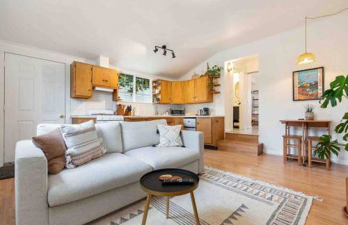 Spacious Retreat with guest house, game room, parking in N Tacoma - Foto 9