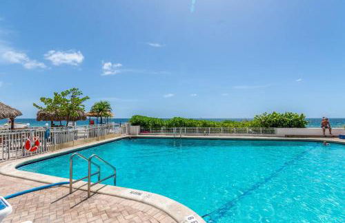 Beach Front 2 Bed Condo - Pool & Tiki Bar - Foto 17