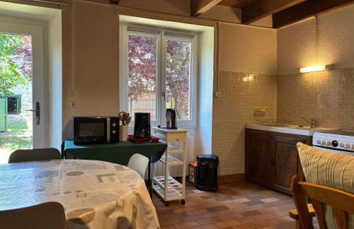 Charmante maison de village avec cour fermée, proche gorges et sites médiévaux, idéale pour découvrir 3 départements - FR-1-582-14 - Foto 6