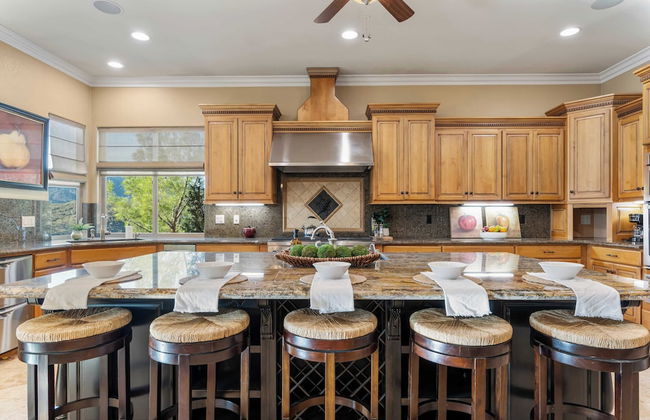 Hilltop Estate w/ Pool, Hot Tub, Fire Pit, Views Cleveland Vista by Avantstay - Foto 20