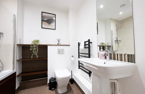 1BR - Stunning 5th-Flr Views - Sleeps 4 - Parking - Foto 26