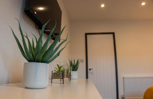 High End Contractor Apartment - 5 Separate Beds - Free Parking - Foto 22