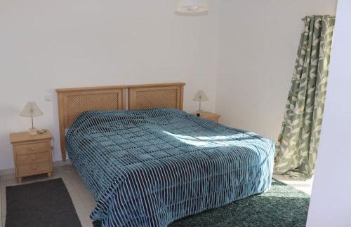 Stunning Villa with Pool & View near beach - Photo 19