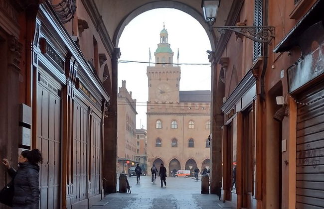 Storia Antica e Recente di Bologna: Un Tour Audio Senza Guida - Foto 2